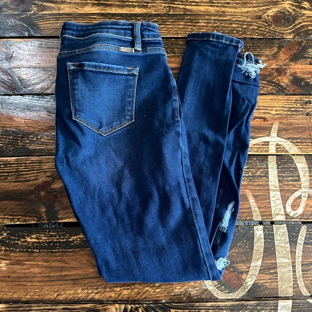 Kancan Distressed Dark Wash Skinny Jeans. Size 9